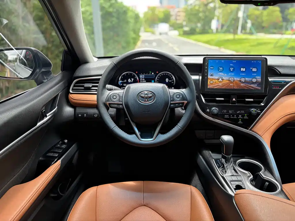 Toyota Camry 2022 — фото 6