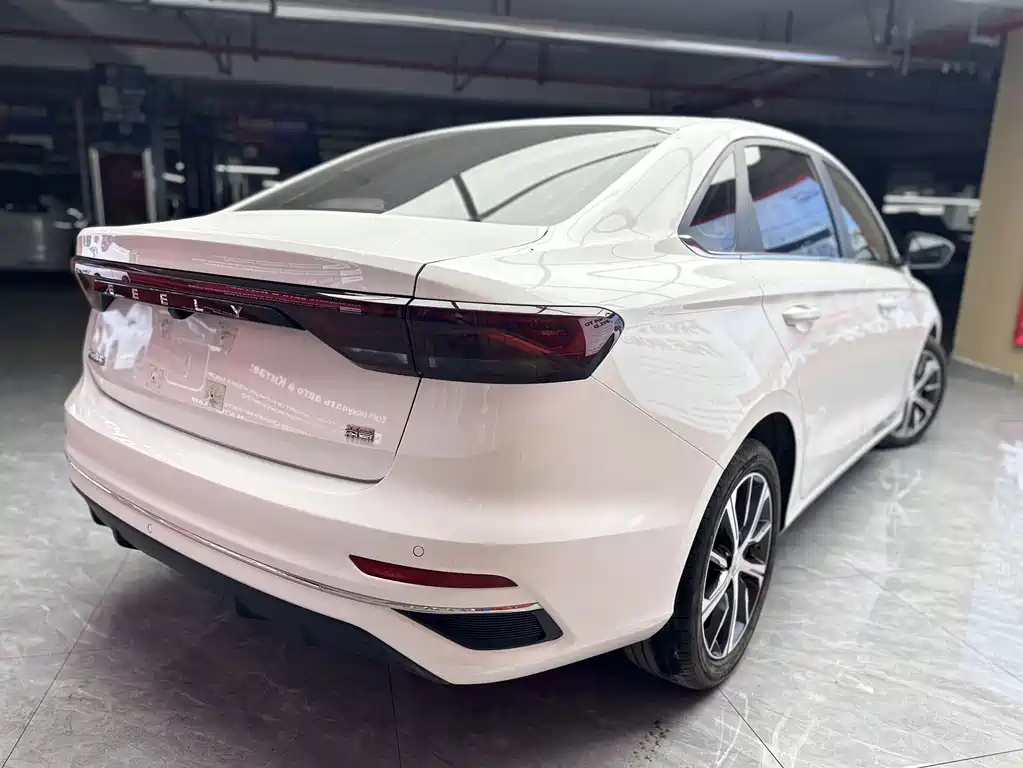 Geely Emgrand 2023