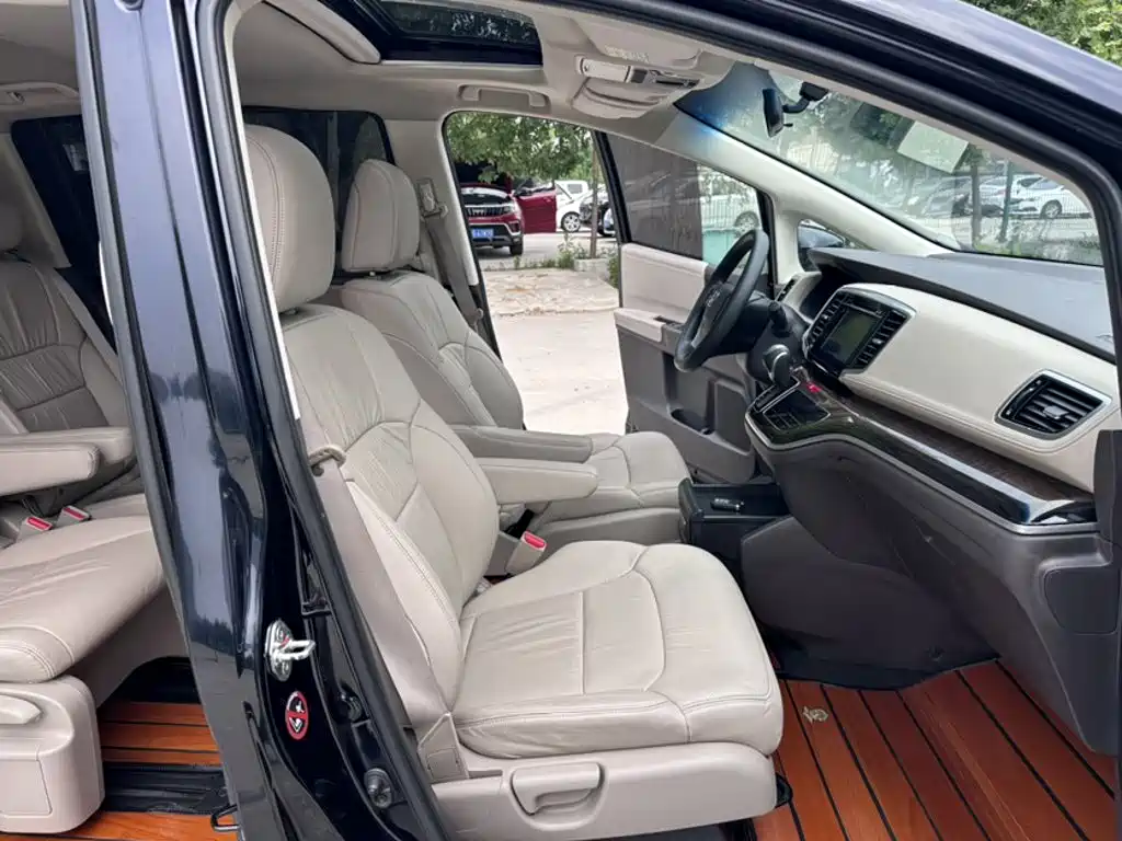 Honda Odyssey 2017 — фото 4