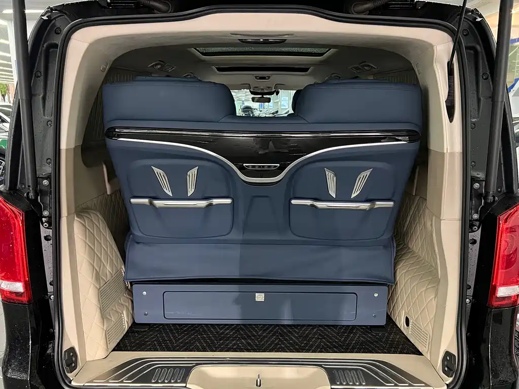 Mercedes-Benz V-Class 2023 — фото 12