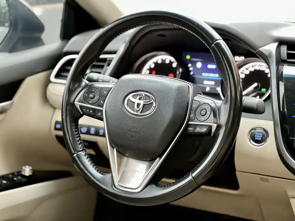 Toyota Camry 2019 — фото 6
