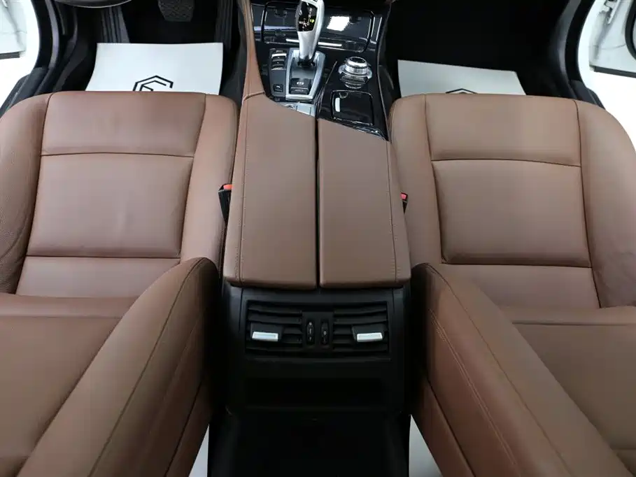 BMW 5 Series 2015 — фото 10