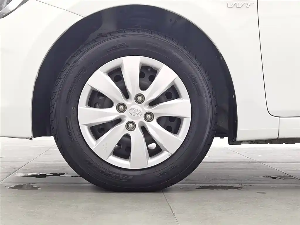Hyundai Verna 2015 — фото 17