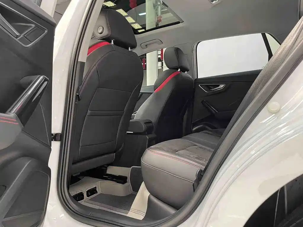 Audi Q2L 2023 — фото 10