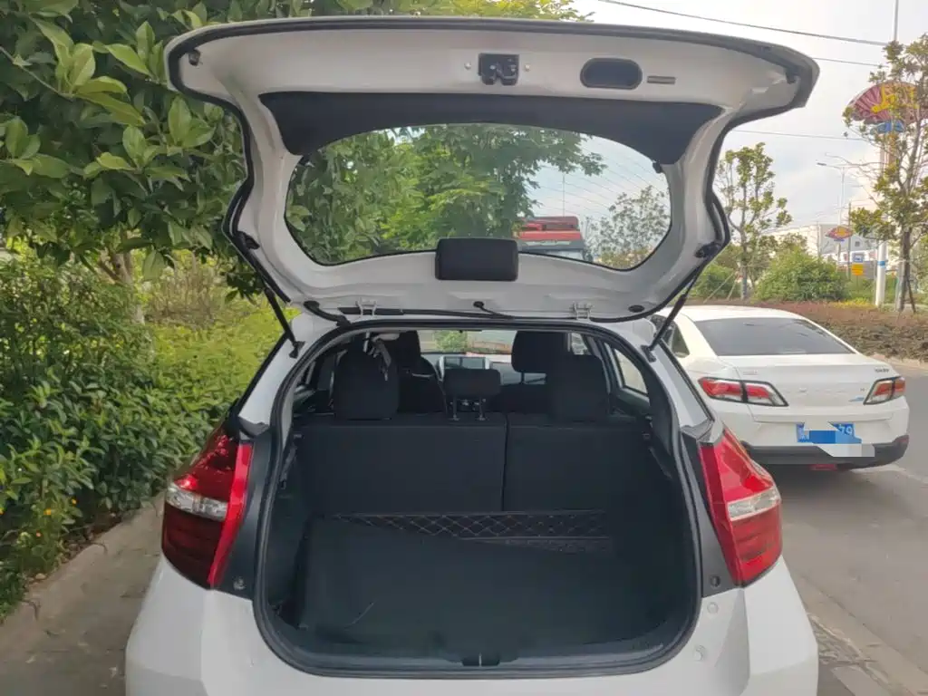 Toyota Yaris L 2018 — фото 19