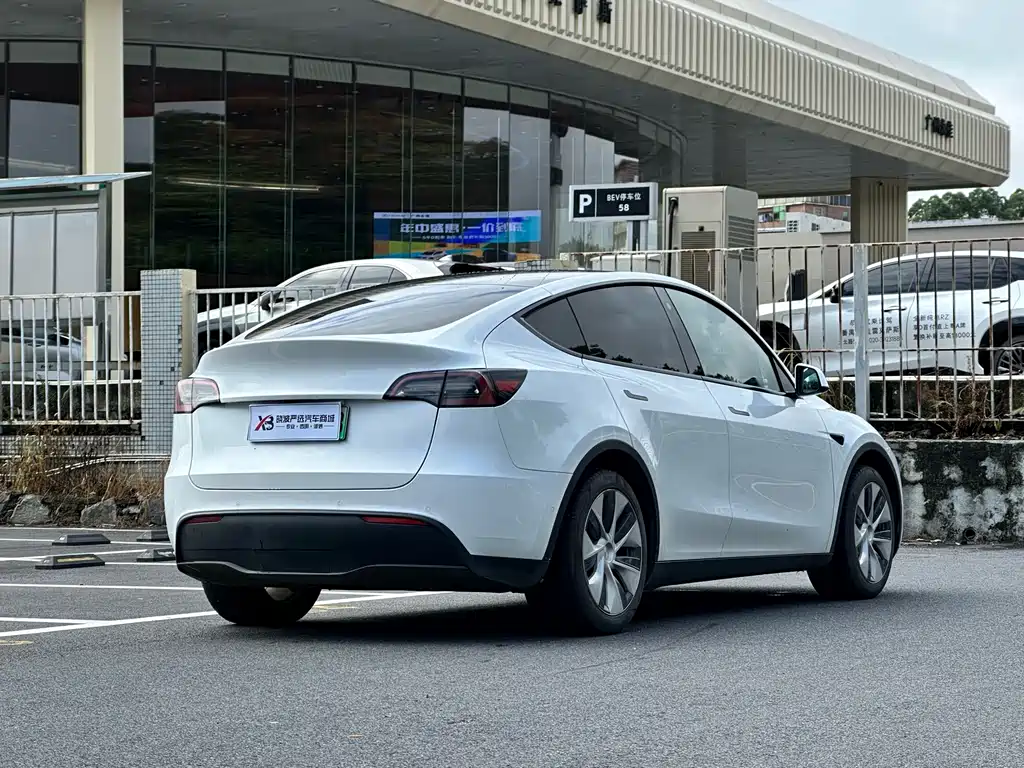 Tesla Model Y 2023 — фото 4