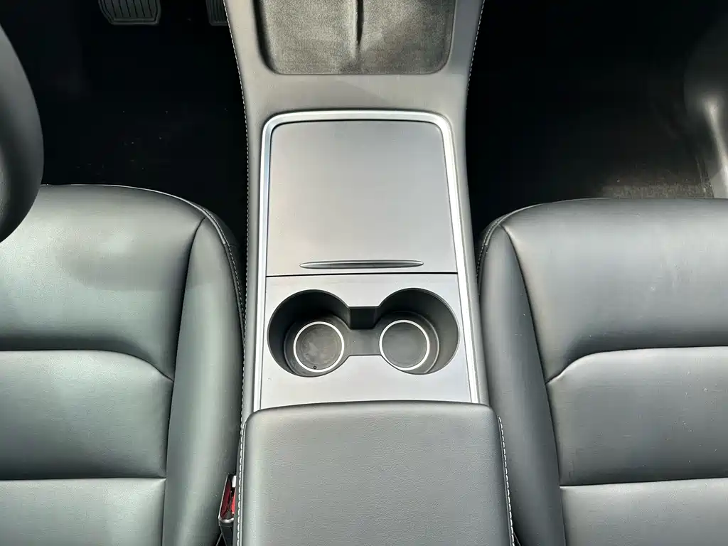 Tesla Model Y 2023 — фото 10