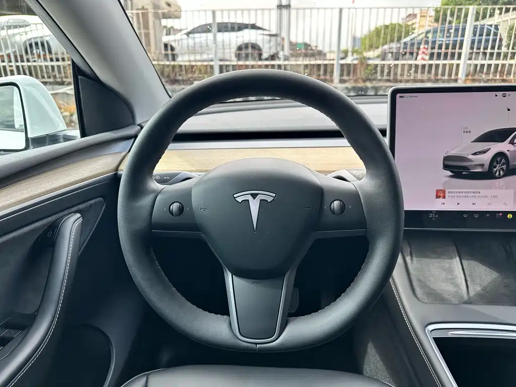 Tesla Model Y 2023 — фото 9