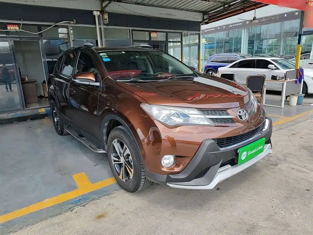 Toyota RAV4 2015 — фото 4