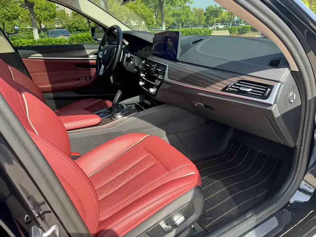 BMW 5 Series 2023 — фото 13
