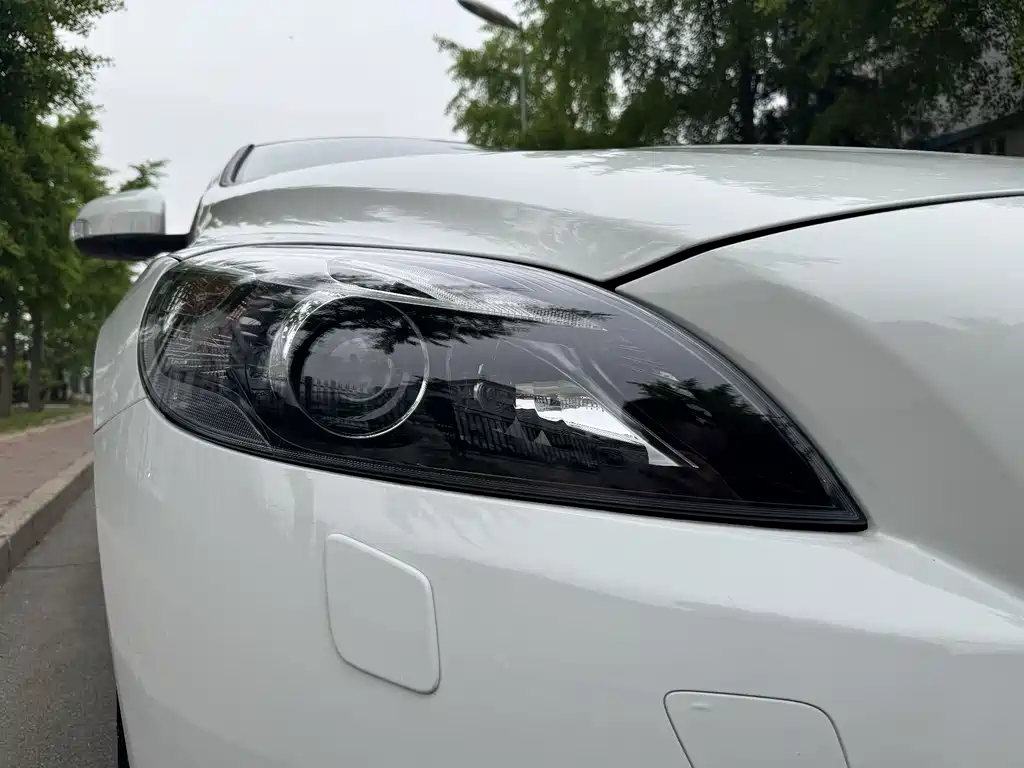 Volvo V40 2015 — фото 24