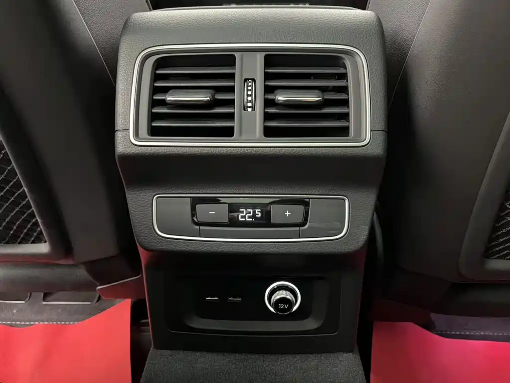 Audi Q5L 2023 — фото 12