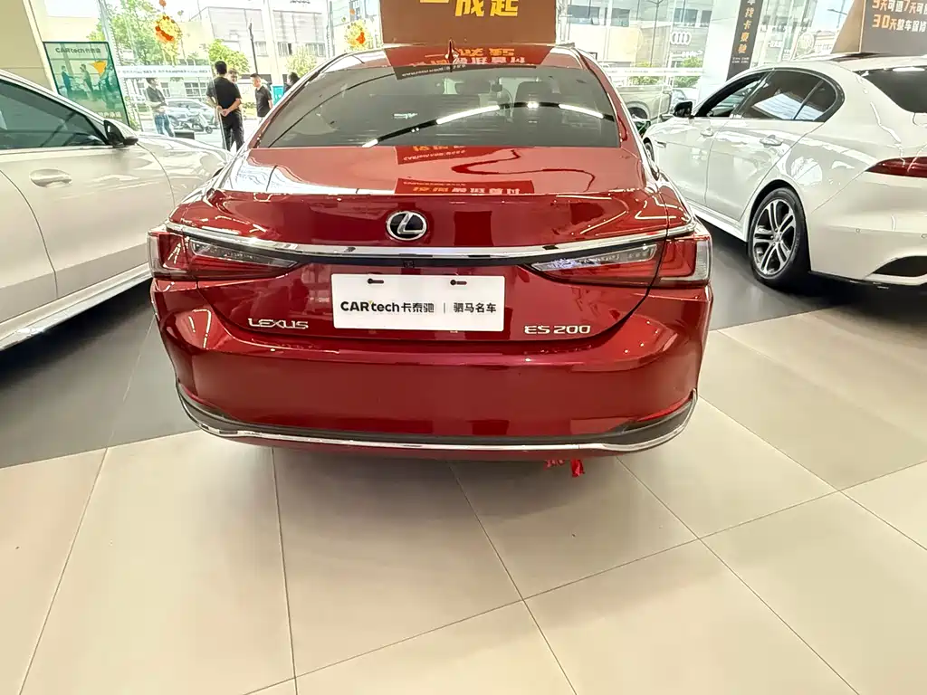 Lexus ES 2020