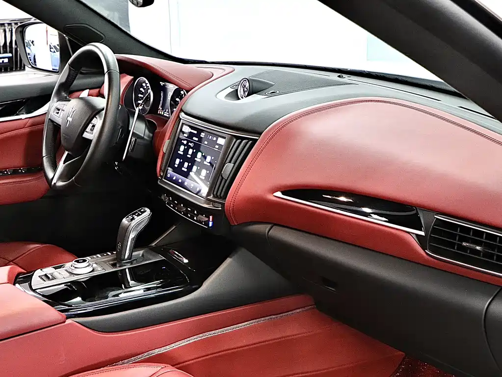 Maserati Levante 2023 — фото 15