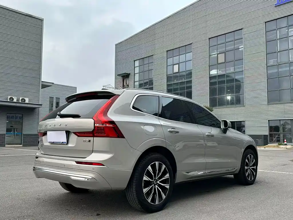 Volvo XC60 2023 — фото 2