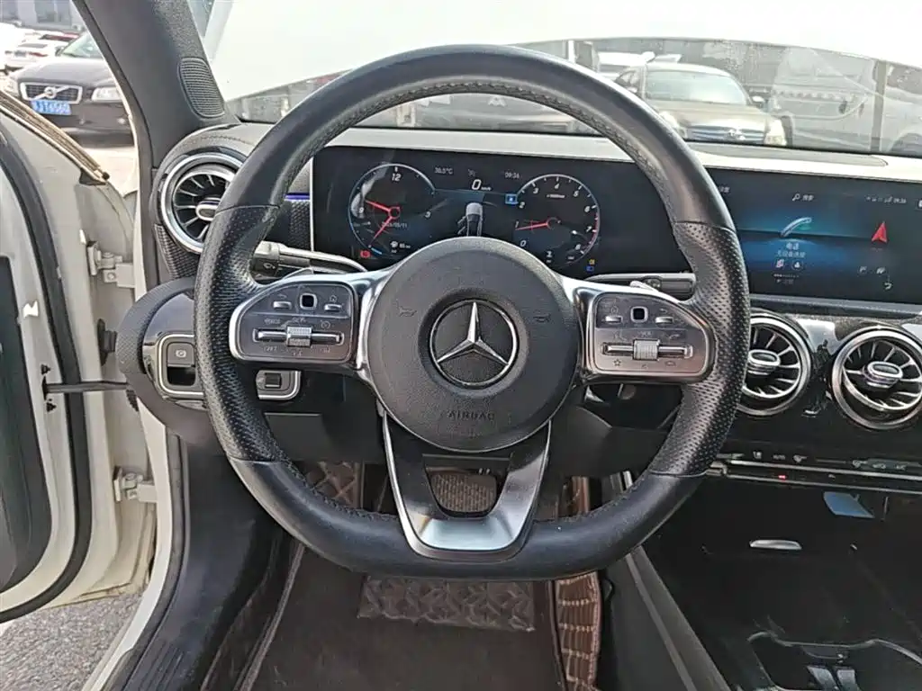 Mercedes-Benz A-Class 2020 — фото 11