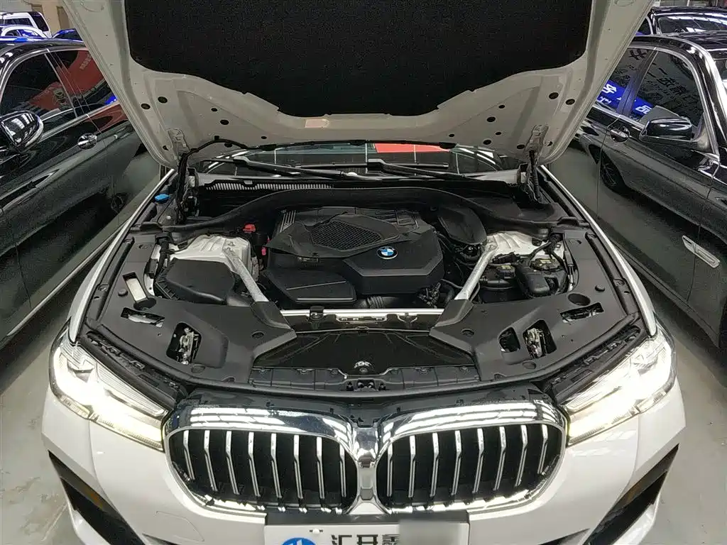 BMW 5 Series 2021 — фото 10
