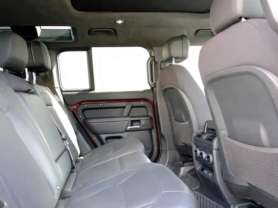 Land Rover Defender 2026 — фото 16