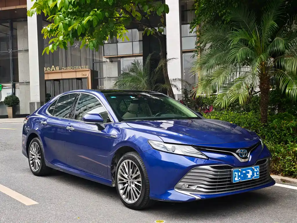 Toyota Camry 2019 — фото 6