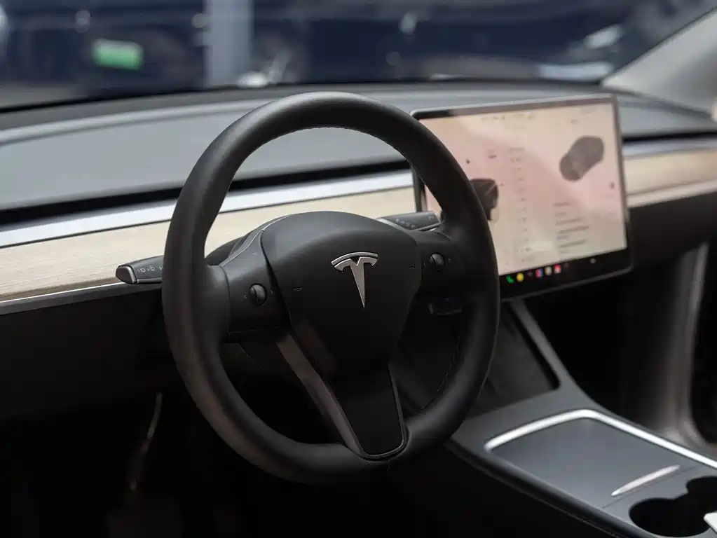Tesla Model Y 2022 — фото 9