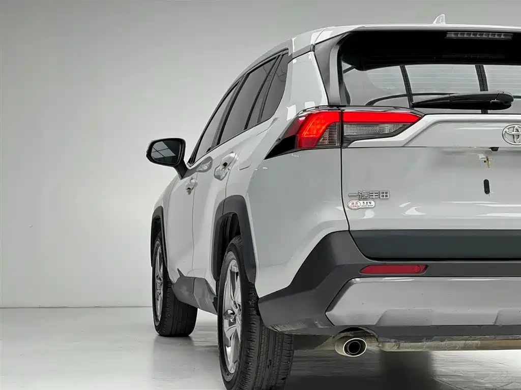 Toyota RAV4 2022 — фото 15