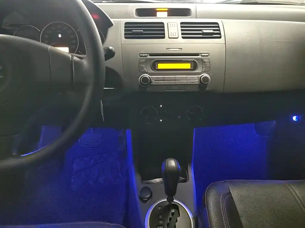 Suzuki Swift 2015 — фото 13
