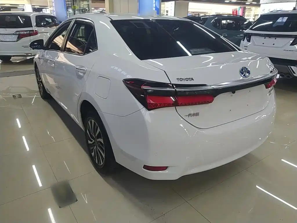 Toyota Corolla 2018 — фото 5