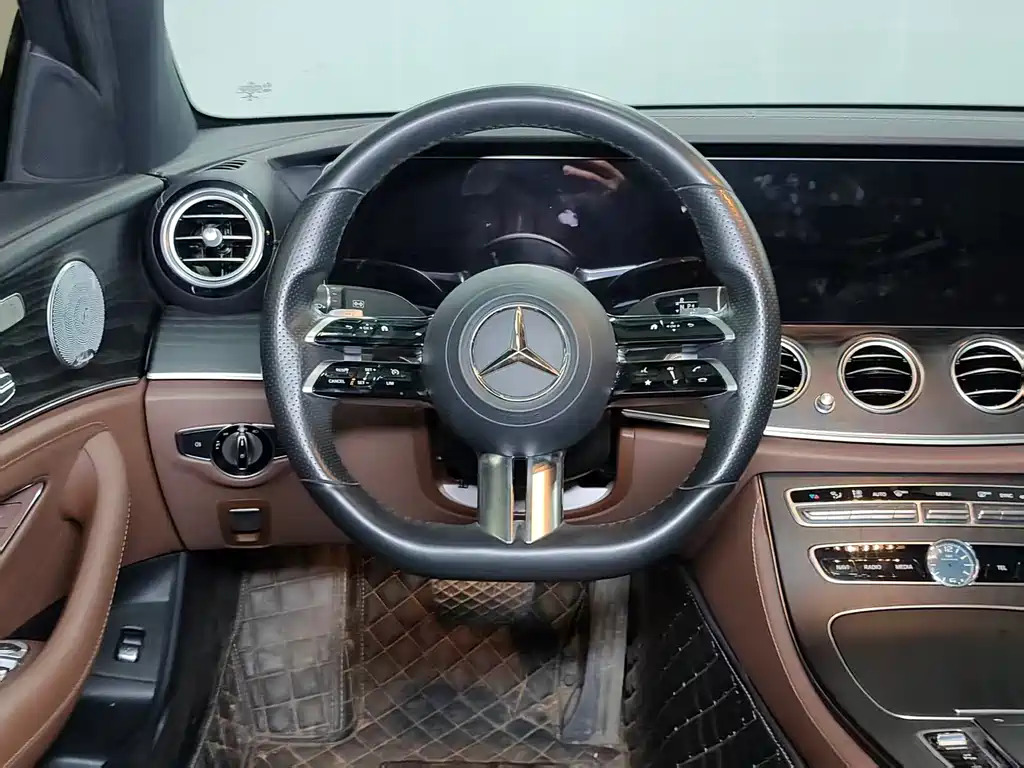 Mercedes-Benz E-Class 2021 — фото 17