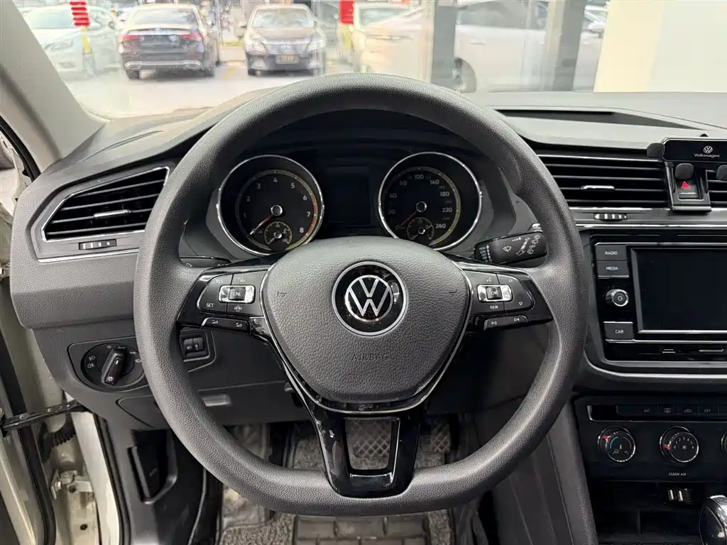 Volkswagen Tiguan L 2021 — фото 13