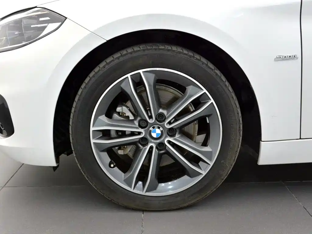 BMW 1 Series 2018 — фото 13