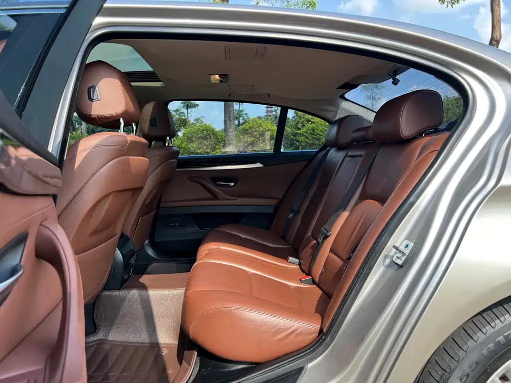 BMW 5 Series 2015 — фото 9