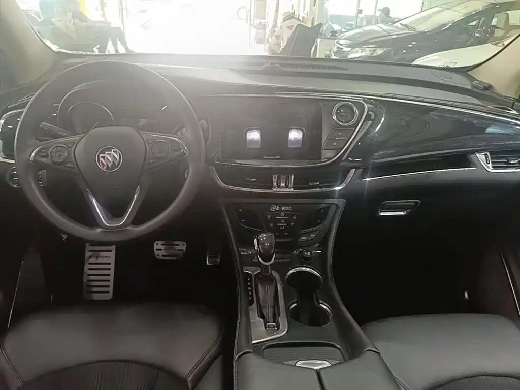Buick Envision Plus 2017 — фото 10