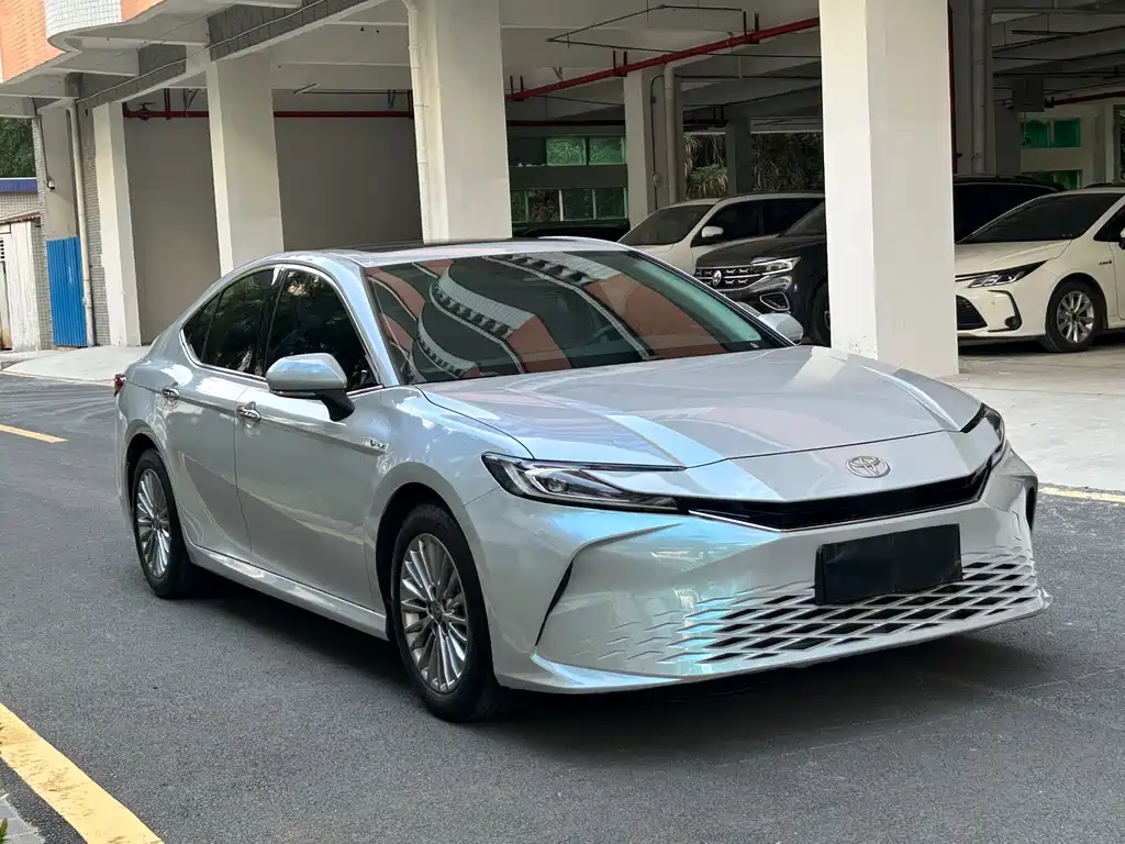 Toyota Camry 2024 — фото 3