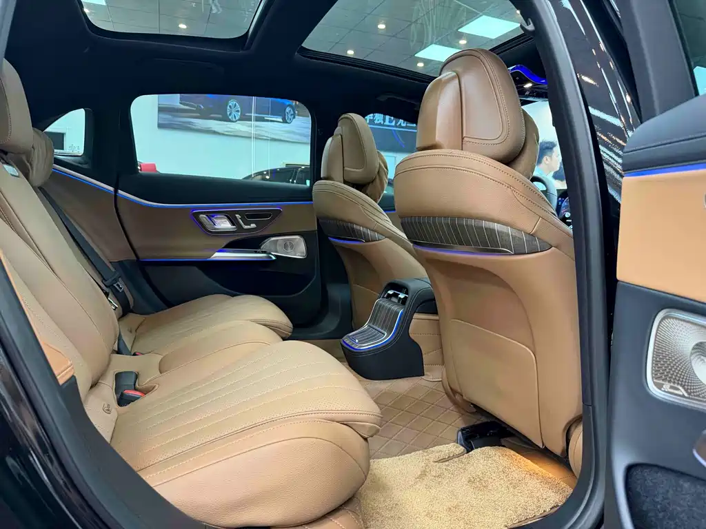 Mercedes-Benz E-Class 2025 — фото 13