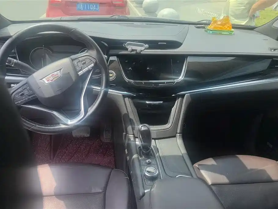 Cadillac XT6 2021 — фото 12