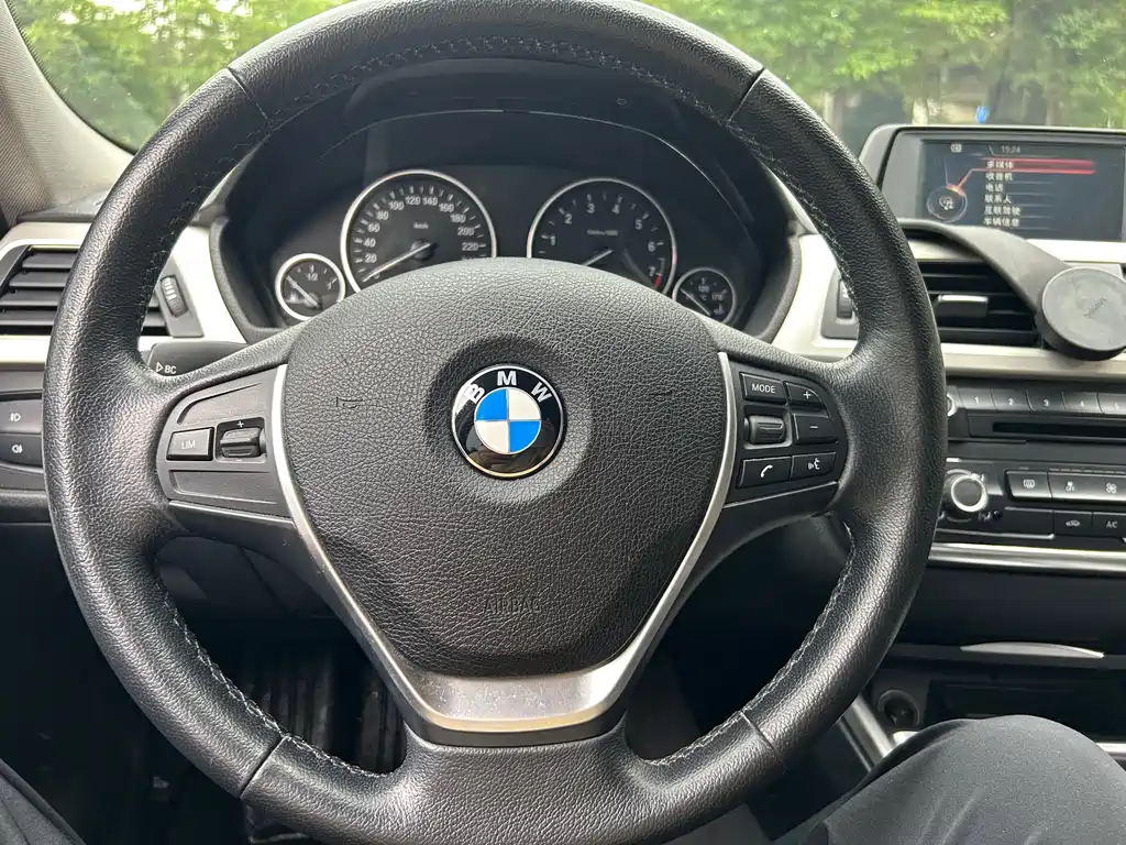 BMW 3 Series 2015 — фото 12