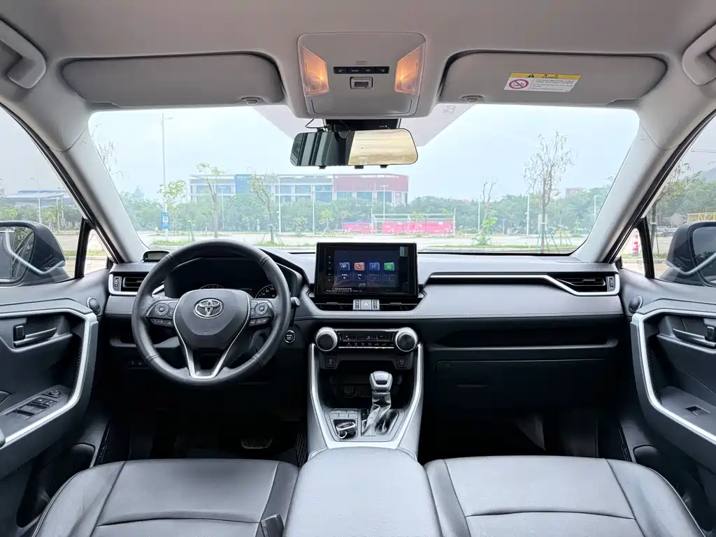 Toyota RAV4 2022 — фото 10