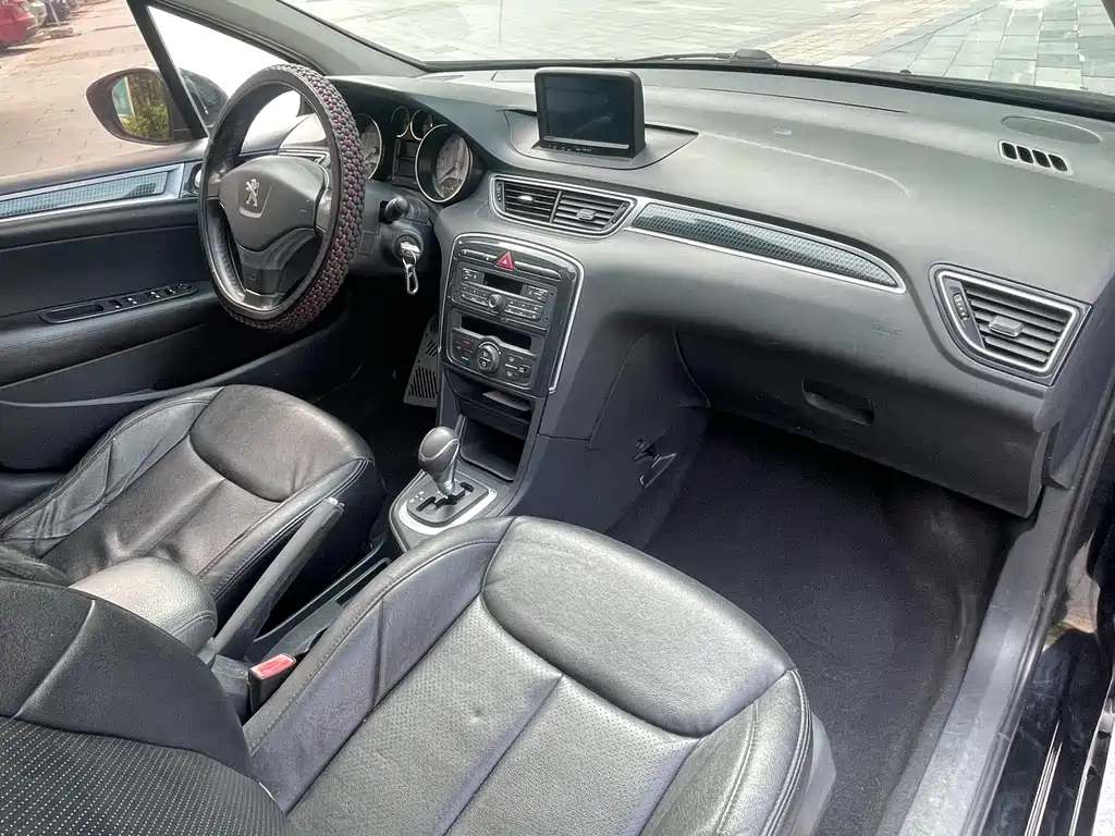 Peugeot 308 2015 — фото 16