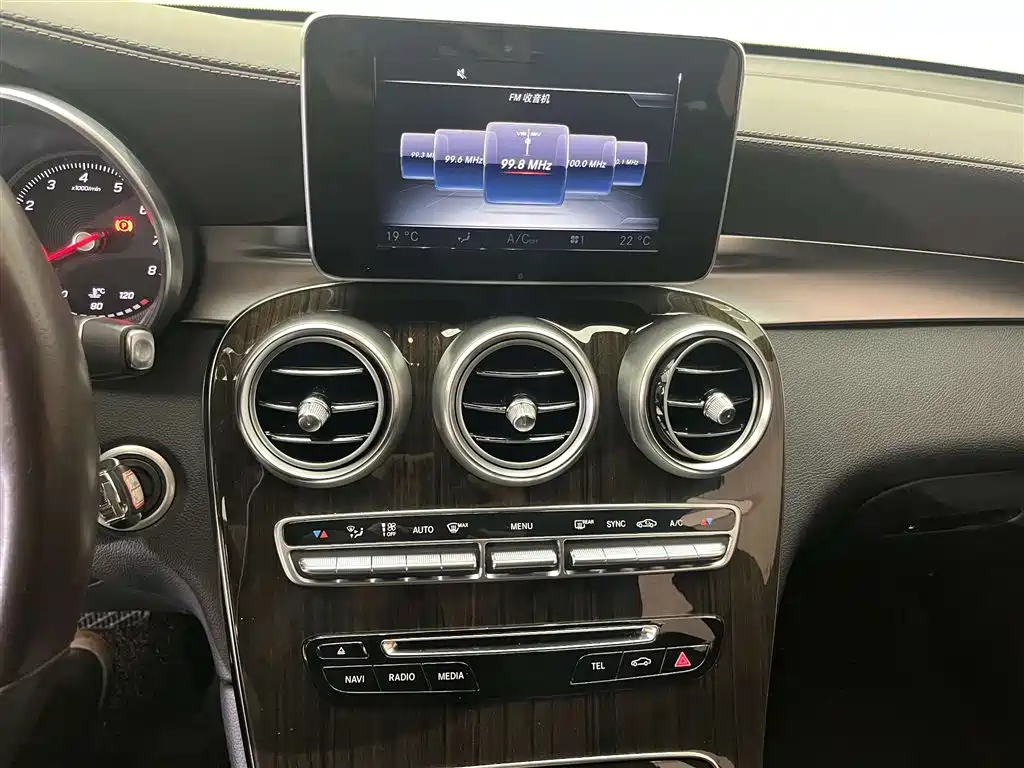 Mercedes-Benz GLC 2017 — фото 16