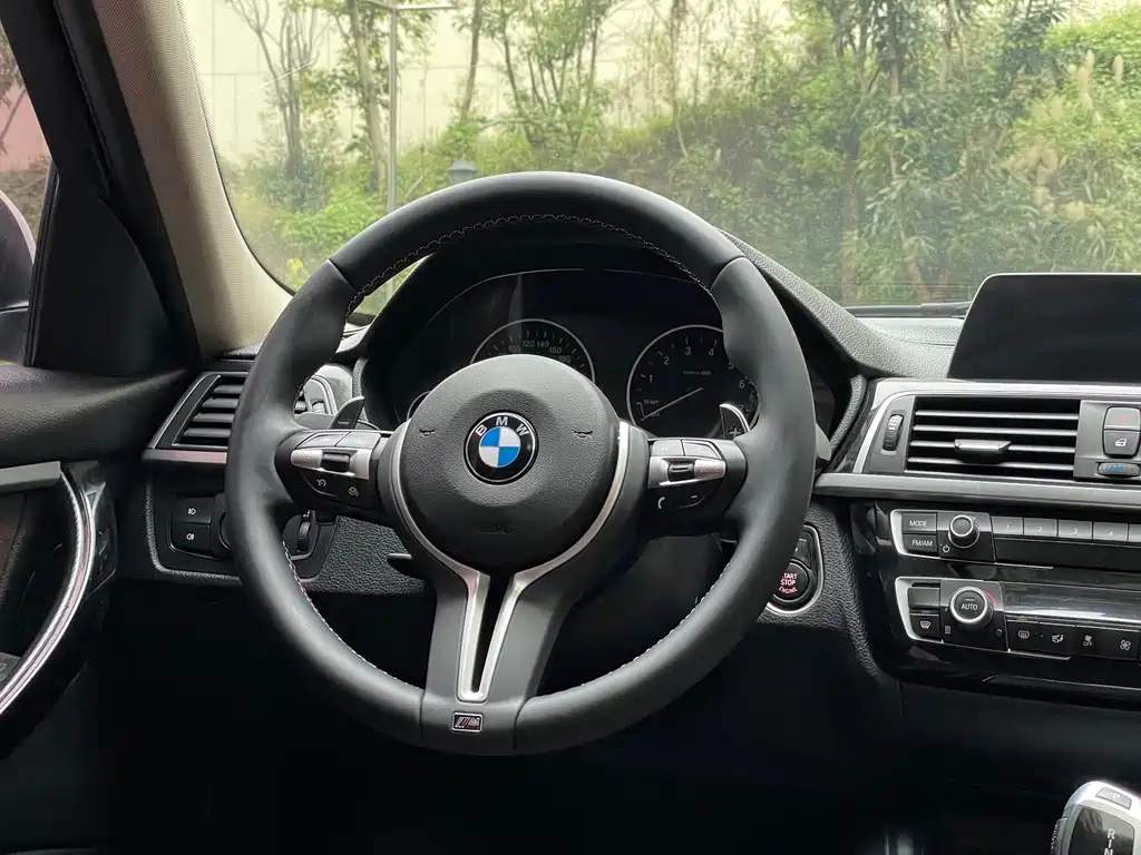 BMW 3 Series 2018 — фото 17