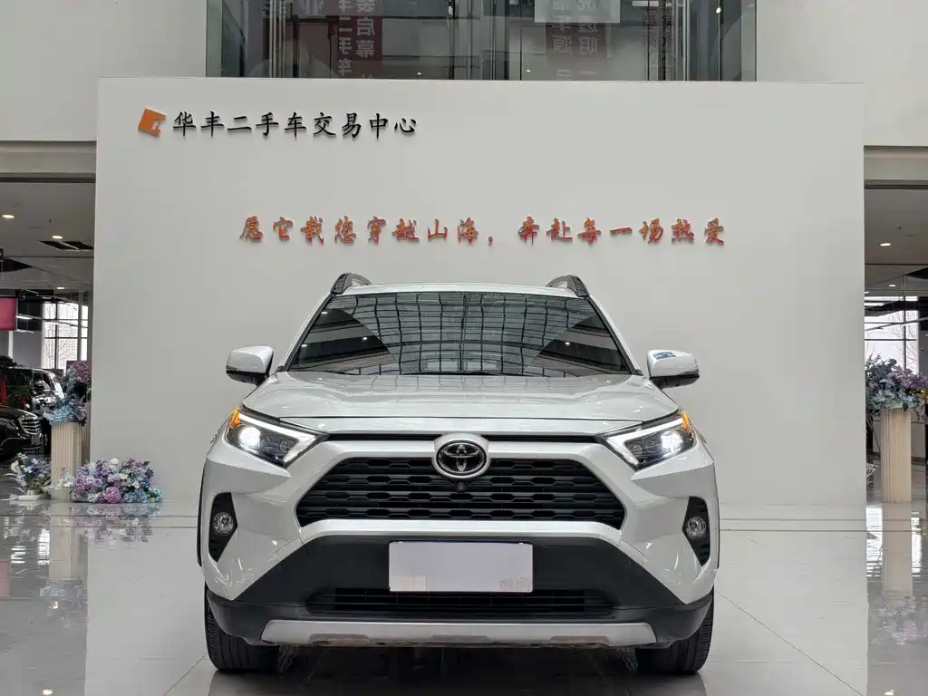 Toyota RAV4 2021 — фото 3