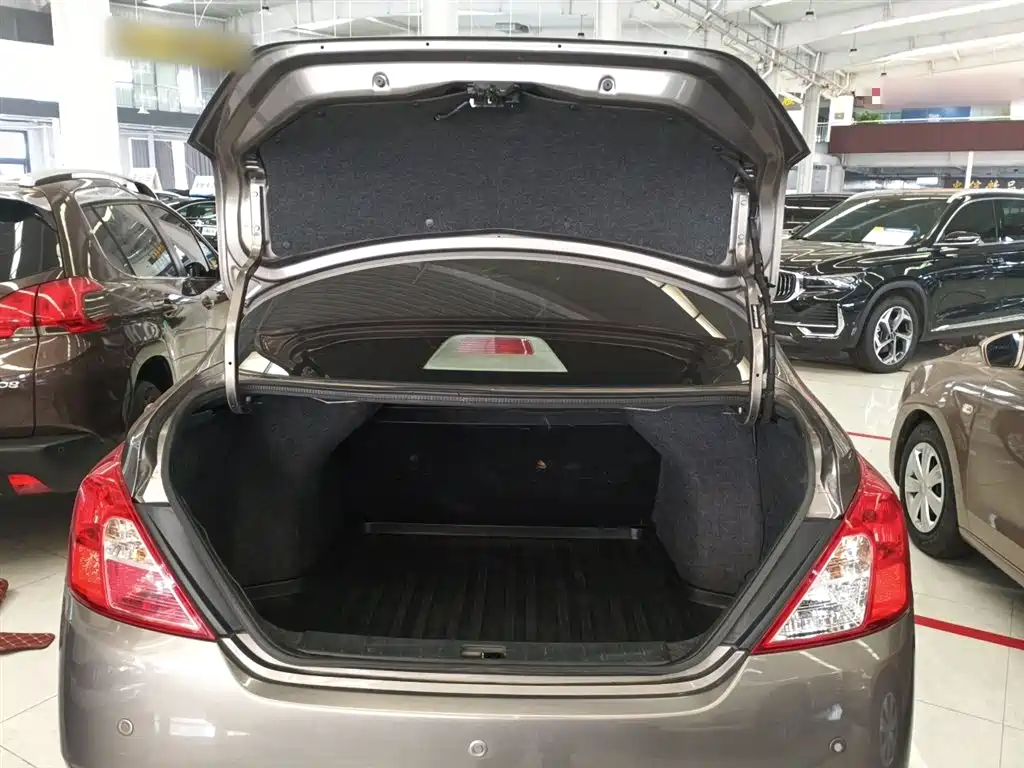 Nissan Sunny 2014 — фото 19
