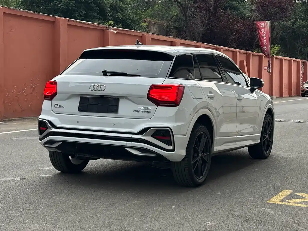 Audi Q2L 2023