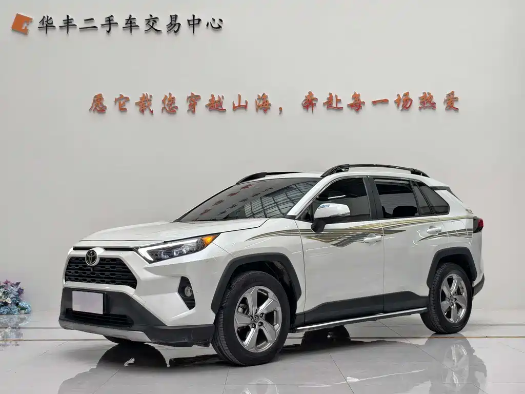 Toyota RAV4 2021 — фото 1