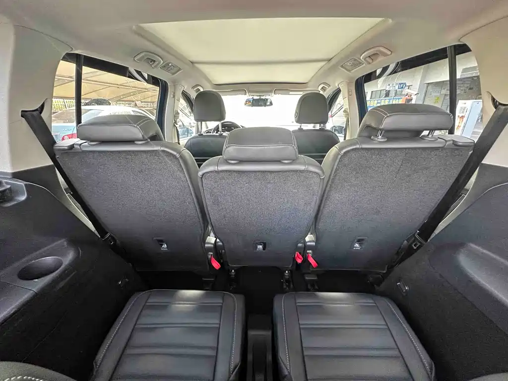 Volkswagen Touran 2019 — фото 17
