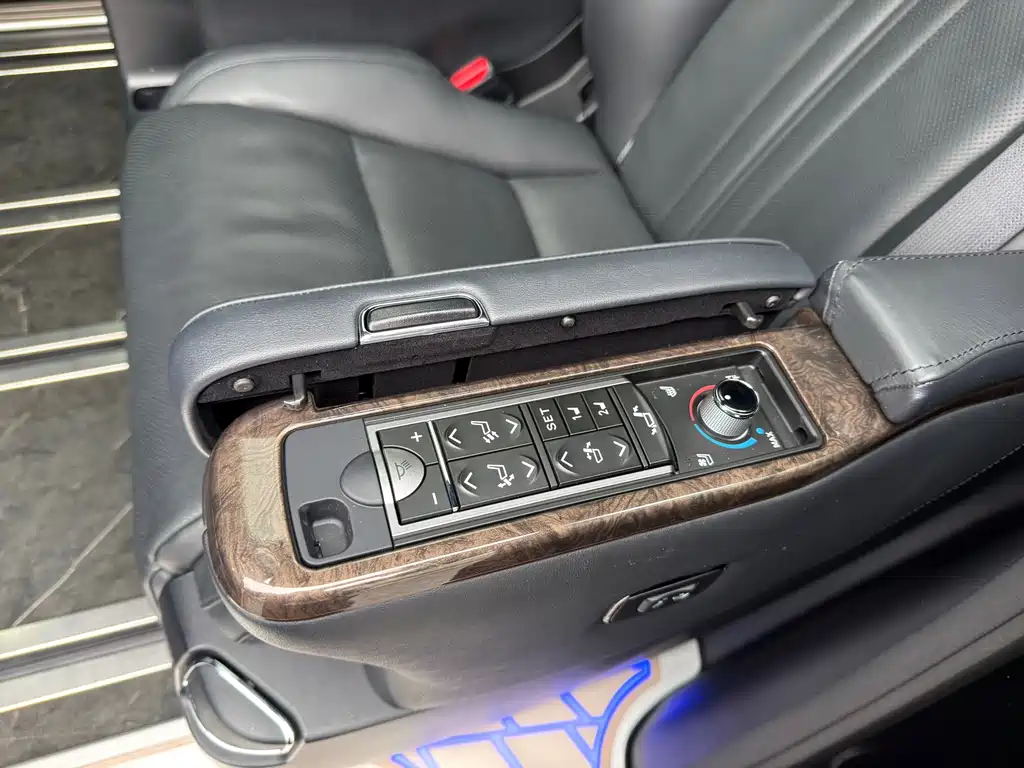 Toyota Alphard 2023 — фото 7
