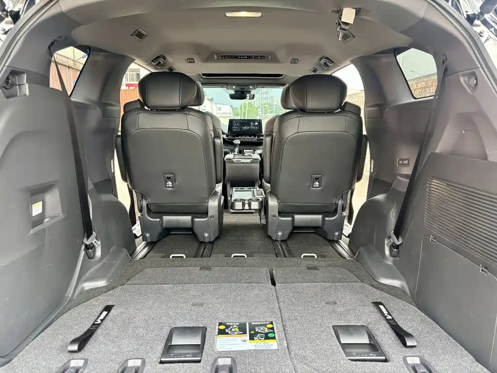 Toyota Sienna 2025 — фото 15