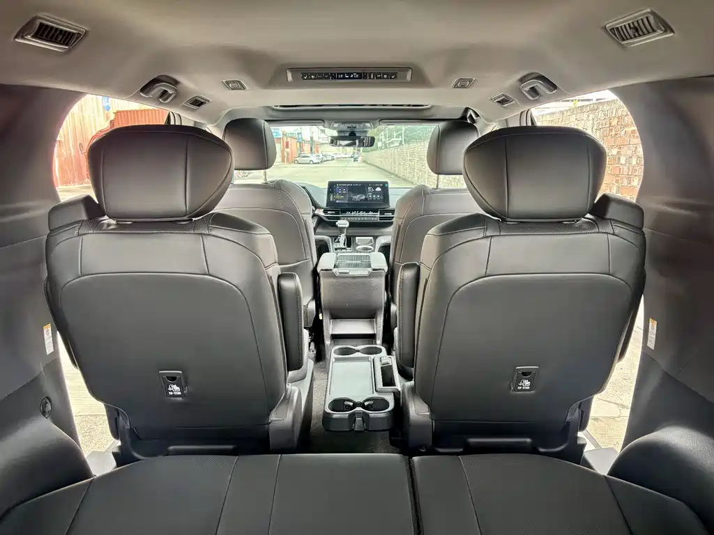 Toyota Sienna 2025 — фото 13