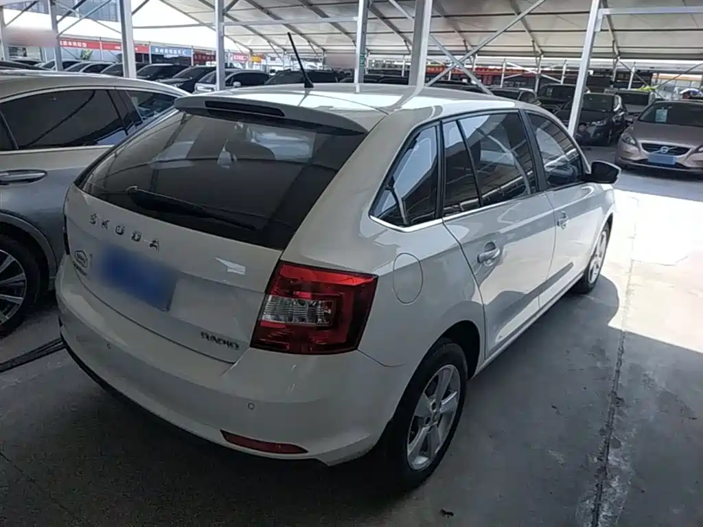 Skoda Rapid Spaceback 2020 — фото 7