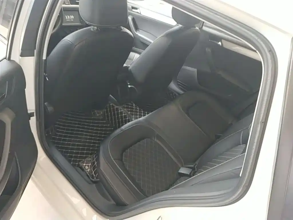 Skoda Rapid Spaceback 2020 — фото 17